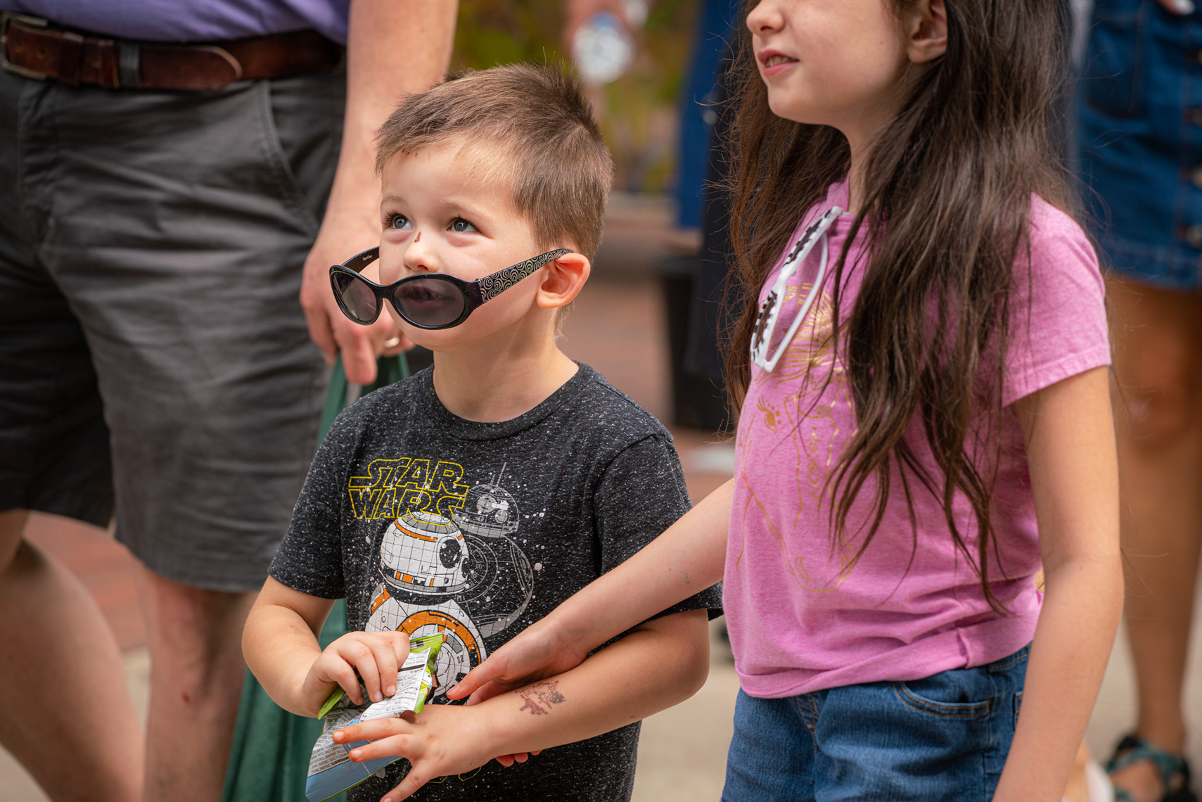 _DSC0267BoySunglassesSmileWEB
